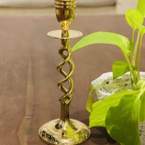 🕯️ Brass Candle Holder – “ඉටිපන්දම් රදවනය”